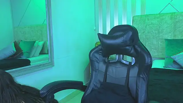 j_belle_ Chat XXX in diretta