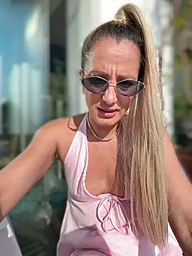 adya-aly Chat XXX in diretta