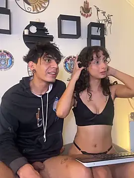 abrilandjulian élő XXX-chatje