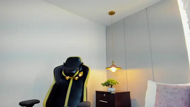 kira_relish élő XXX-chatje