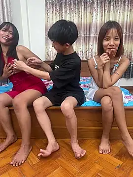 mei-678 élő XXX-chatje