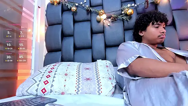 Miriam_milf 现场性爱视讯表演