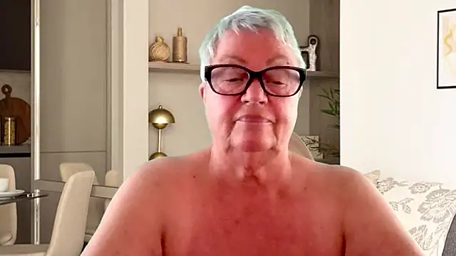 Mystery-Grandmothern Webbikameraesitys