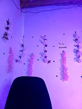 Emy_cutee 即時 XXX 聊天