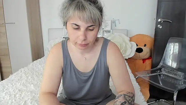 sweetemy4u Show in webcam