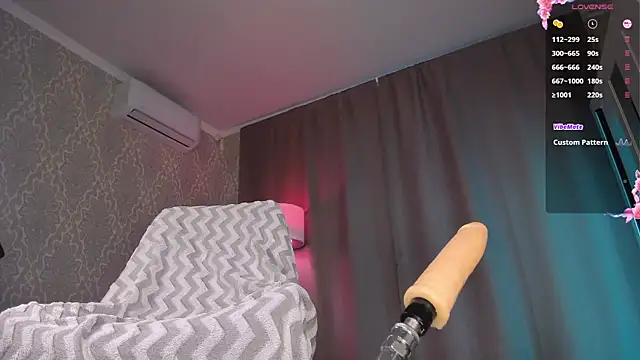 Juicy_Vikki live XXX chat