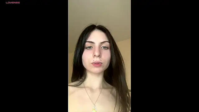 ErlinaBuoy's Live XXX Chat