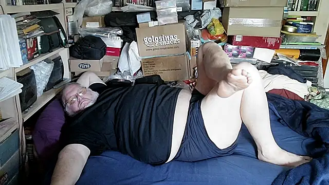 hadeszeuss2: διαδικτυακό σόου στην κάμερα