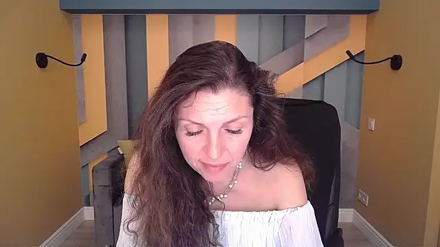 EllaLong's Live XXX Chat