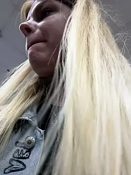 Živý XXX chat HarrietDart