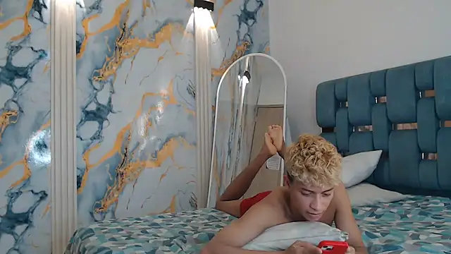 GOLD_BOYS Adlı Modelin Canlı XXX Sohbeti