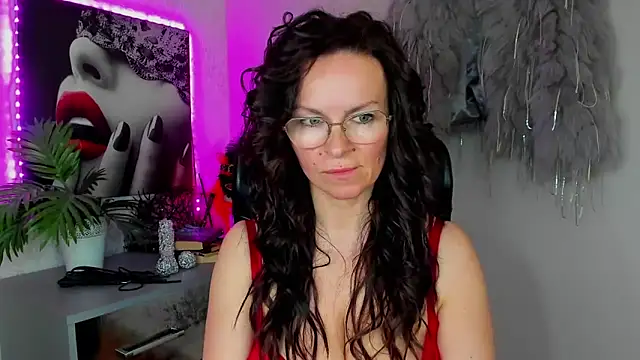 HelenLuxxのライブXXXチャット