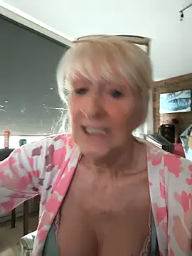 Heidiblueeyes Adlı Modelin Canlı XXX Sohbeti