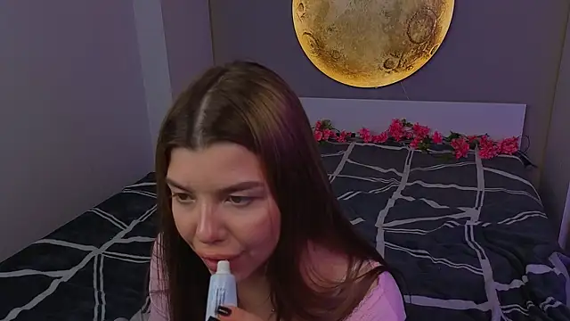 DelenaRinesのライブXXXチャット