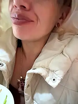 แชท XXX สดของ MARILYNMADELENAKOVANOVA