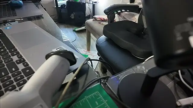 Triggerhappycj100 即時 XXX 聊天