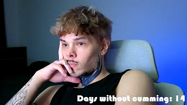 Pertunjukan Kamera Web DENIS_HERE