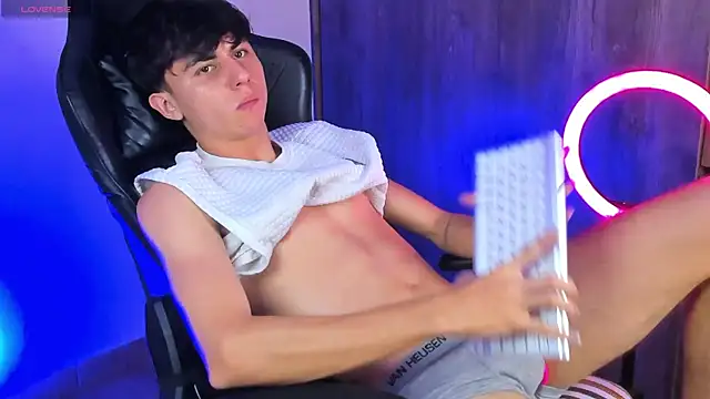 Demian_cute18n Live XXX chat