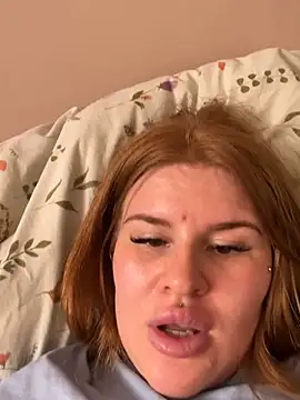 RedFoxQueen's Live Chat Room