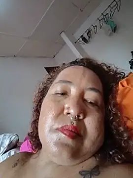 Chat XXX en directo de CurvyHeat