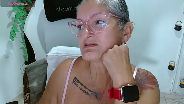 bety-cum2 Adlı Modelin Canlı XXX Sohbeti