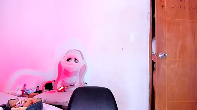 Chatroom XXX en direct de Emily_Coper18