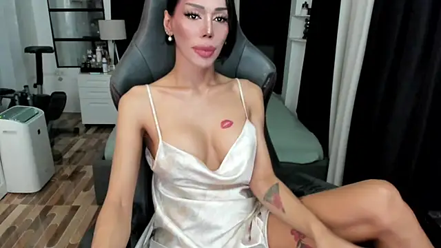 Forever_MissCandace Show in webcam