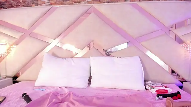 lucy_davies élő XXX-chatje