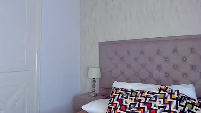 Sienna_brunette élő XXX-chatje