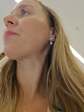 Skyellar's Webcam Show