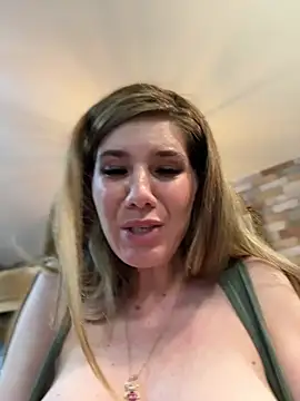 didihairypussy élő XXX-chatje