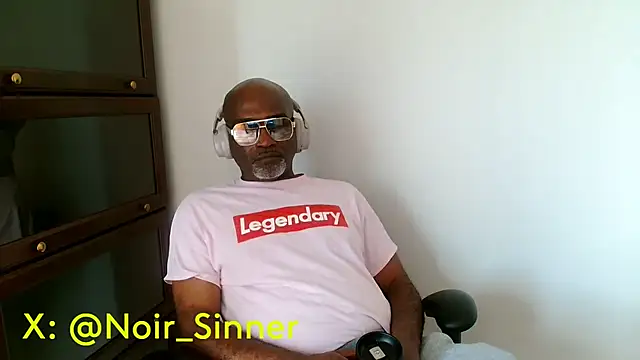 sinnernoir: διαδικτυακό σόου στην κάμερα