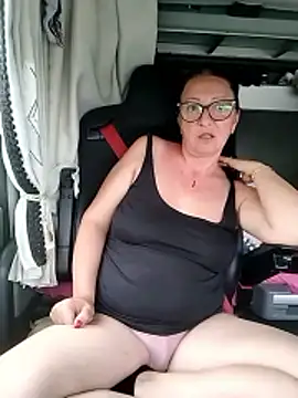 Milfa_nimfomana élő XXX-chatje