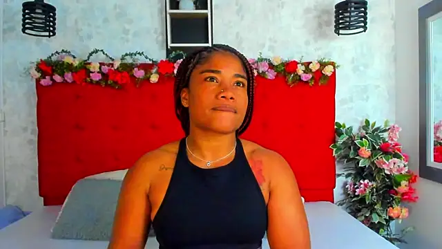 SilvannaFit 在  線直播表演