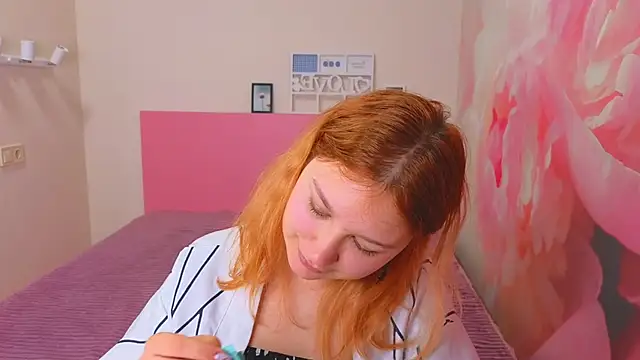 AngelinaLow 即時 XXX 聊天