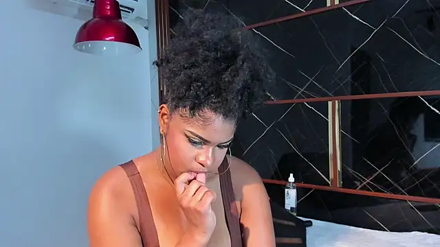 HannyThompson élő XXX-chatje