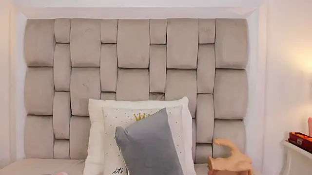 frehia_dimou 即時 XXX 聊天