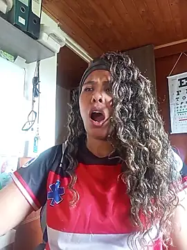 IVONNE_COLLINS33 即時 XXX 聊天