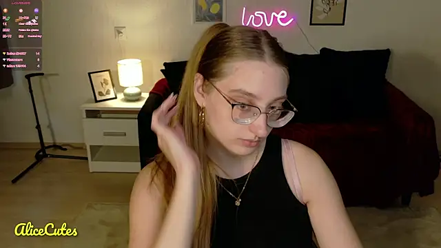 Онлайн чат XXX AliceCutes