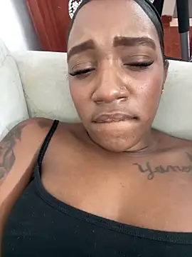 Emi_rousse 即時 XXX 聊天