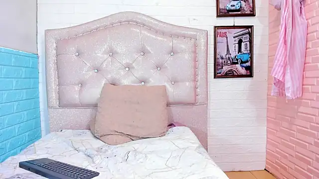 LITTLE-NESSA ওয়েবক্যাম শো