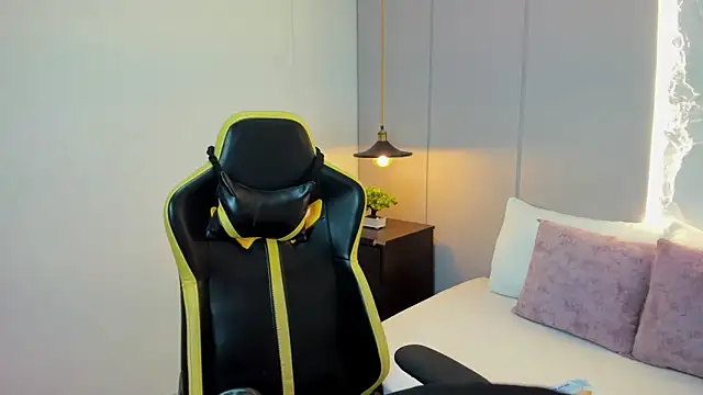 kira_relish élő XXX-chatje