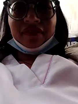 SOFI__10 élő XXX-chatje