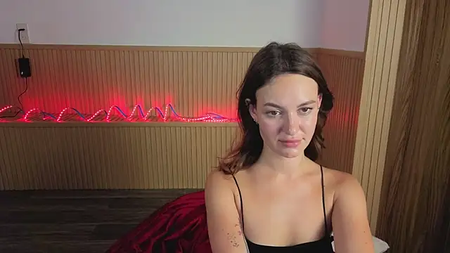 mmmilaniia 即時 XXX 聊天