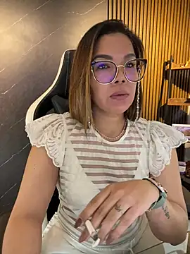 KellyBrooklyn_ élő XXX-chatje