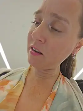 Skyellar Chat XXX in diretta