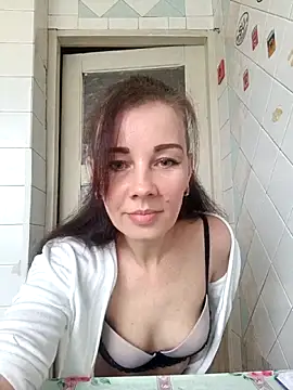 Adeline3302 即時 XXX 聊天