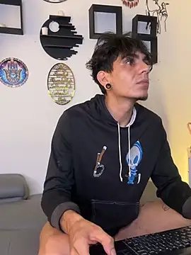 abrilandjulian Adlı Modelin Web Kamerası Şovu