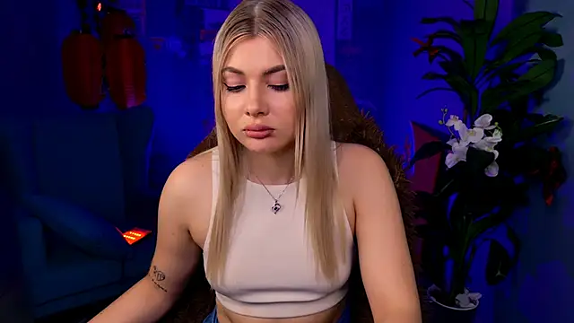 HyileyClark Chat XXX in diretta