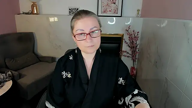 Alexandra_Kind 即時 XXX 聊天